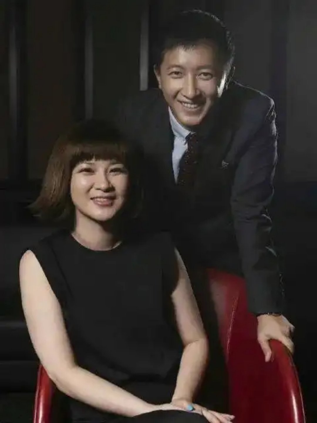 杜华前有韩庚后有王一博乐华娱乐续约王一博股价大涨 乐华娱乐发布公告称，已与王一博