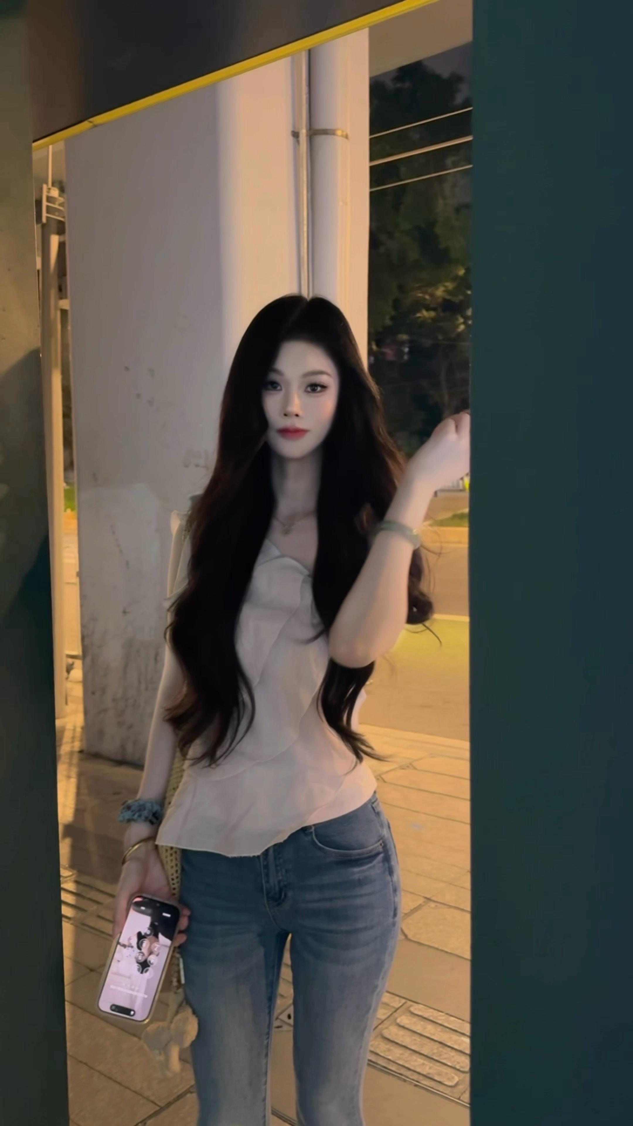 她真的是那种 一靠近就能让人觉得幸福的人