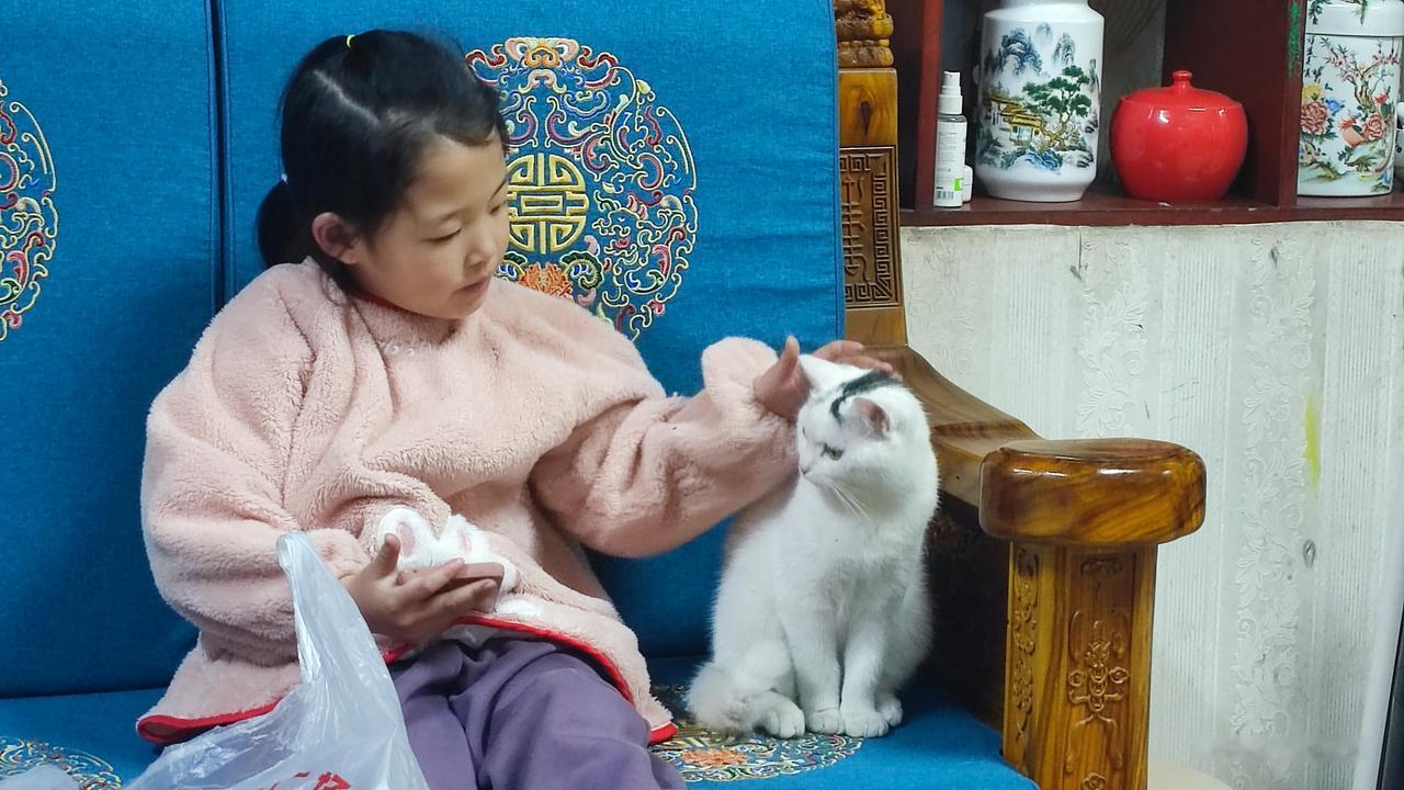 世界上最幸福的事就是，你喜欢的人比你还喜欢你，你想念的人，他更想念你……永远都在