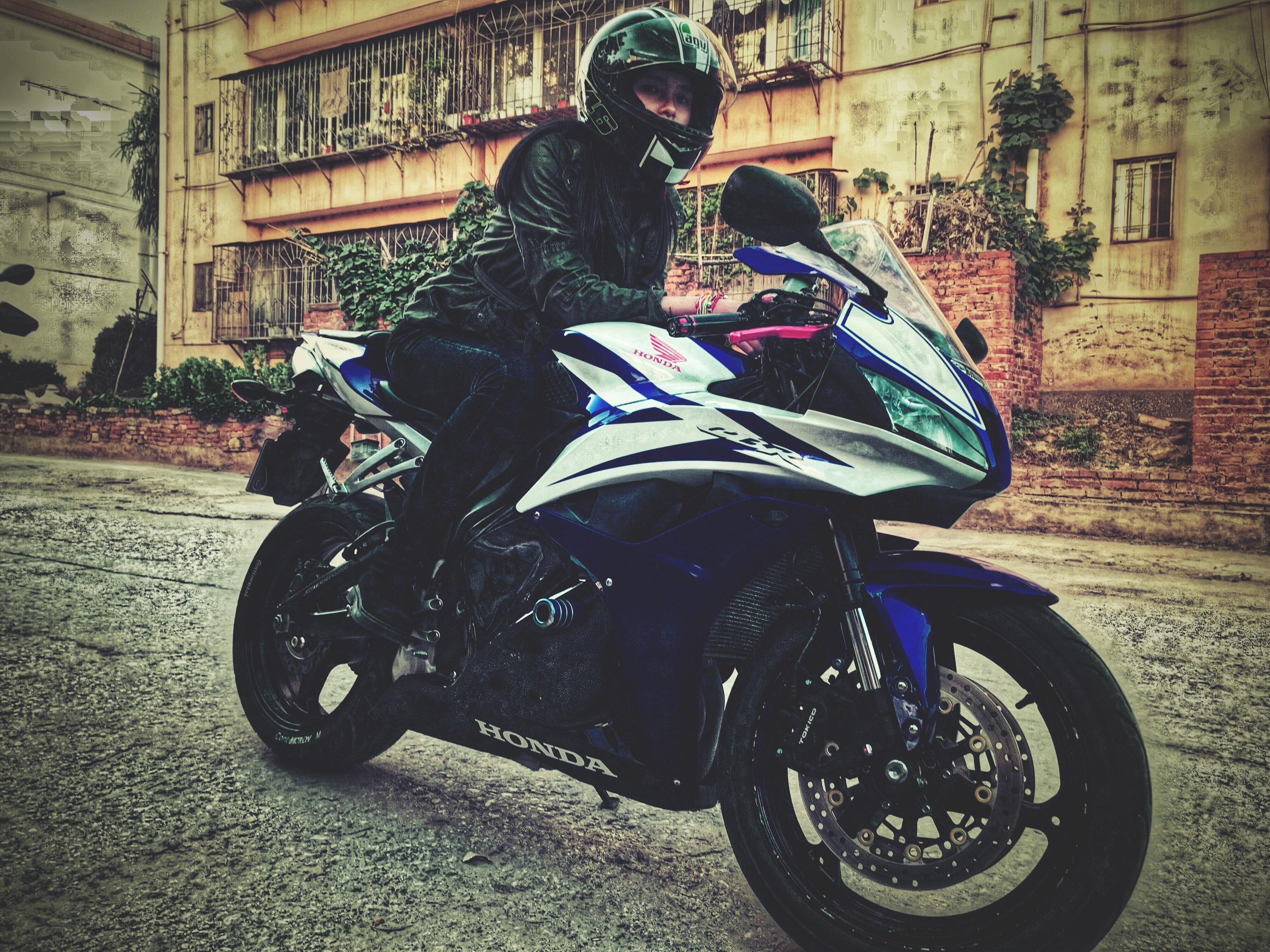 戒烟戒酒八年整，翻了一下老照片，原来人和人生都是可以越变越好的。