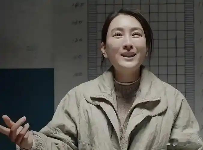 内娱现在杀出个压迫感拉满的演员，就是马苏，倒不是长相有冲击力，而是她演那种底层疯