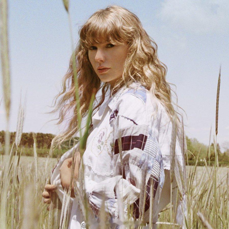 Taylor Swift在最新电台节目《iHeartCountry House 