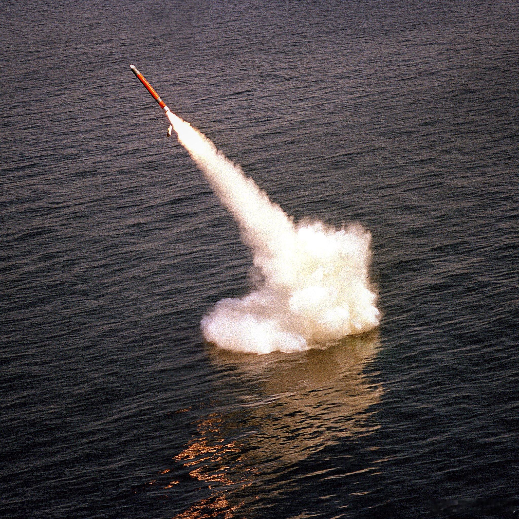 1983年4月29日，美国海军大西洋舰队洛杉矶级攻击核潜艇