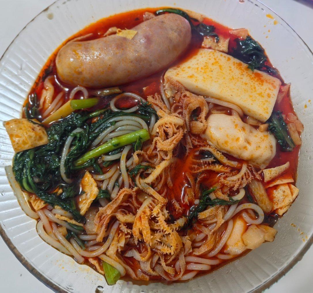 螺蛳粉都吃了  那必须再来点车厘子  奶茶吖😋 