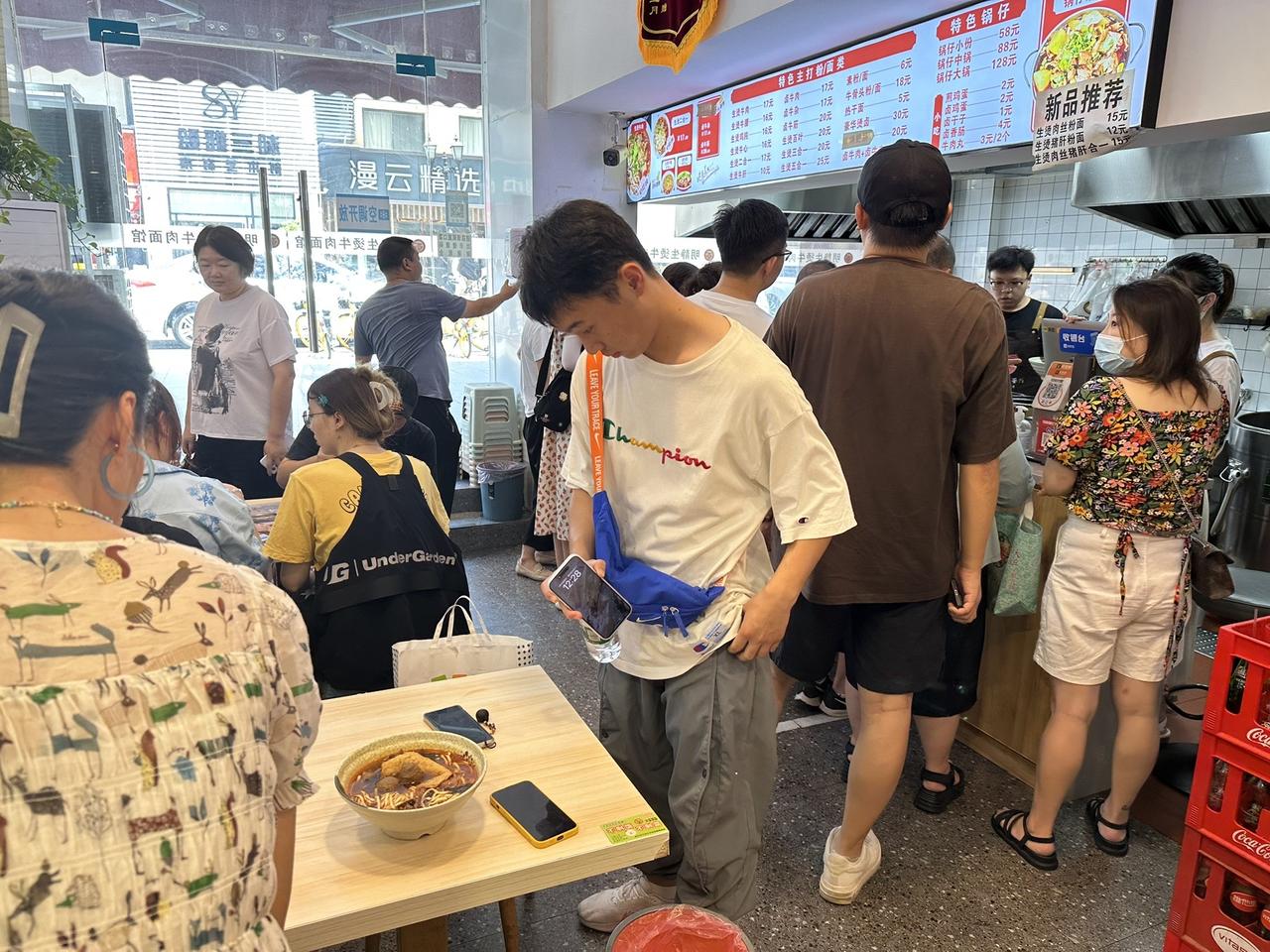 人生，是一场自我较量
让积极，打败消极
让快乐，打败忧郁
让勤奋，打败懒惰#明静