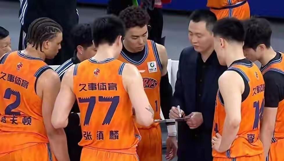 这消息从哪来的？胡金秋正在韩国比赛呢，什么时候跟上海队签的协议？
男篮世界杯预选