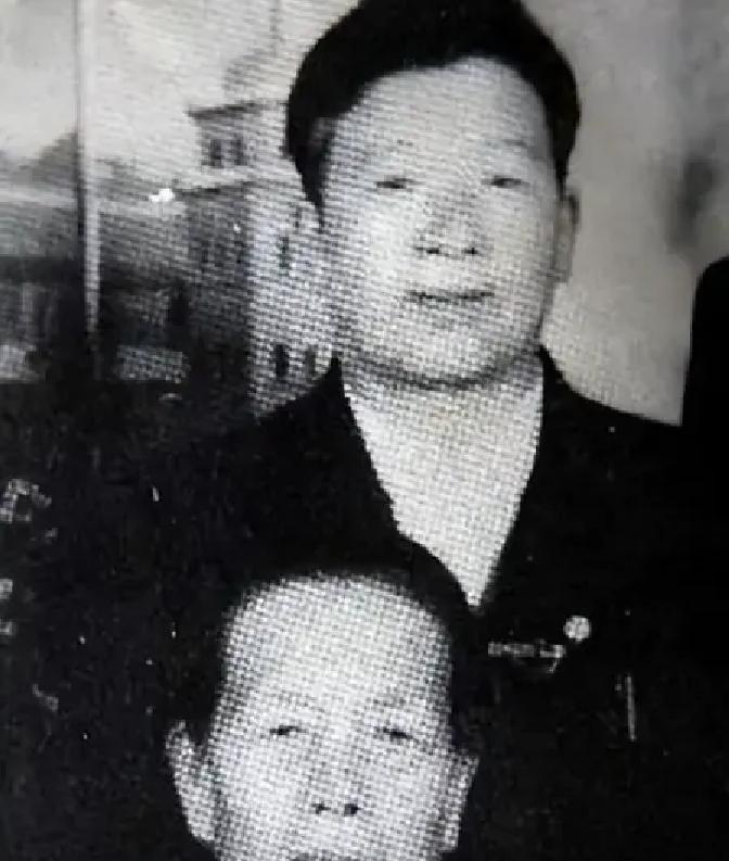 1994年，在被中国收养近50年后，日本遗孤赵连栋在踏上日本国土之后，再也没有给