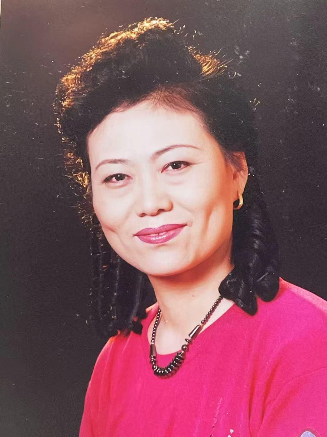 今天腊月二十八，是老伴的生日。刚做完视网膜脱离裂孔修复手术25天，身体尚在恢复中