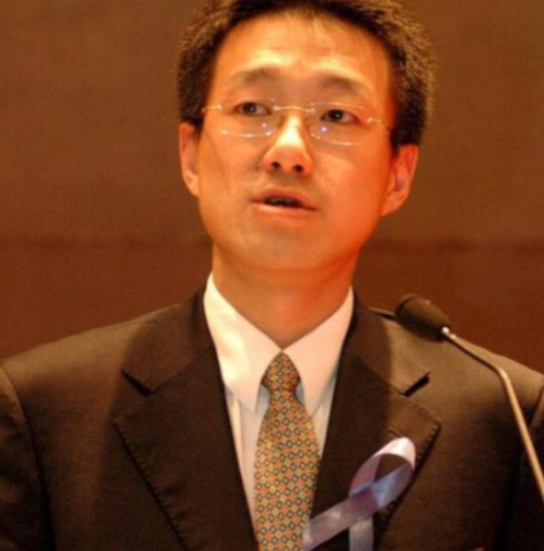 2007年，马云一脚把刚给阿里狂赚两千亿的孙彤宇踢出了淘宝。马云还很得意，想着总