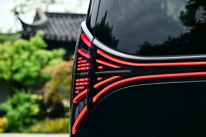 尾灯 