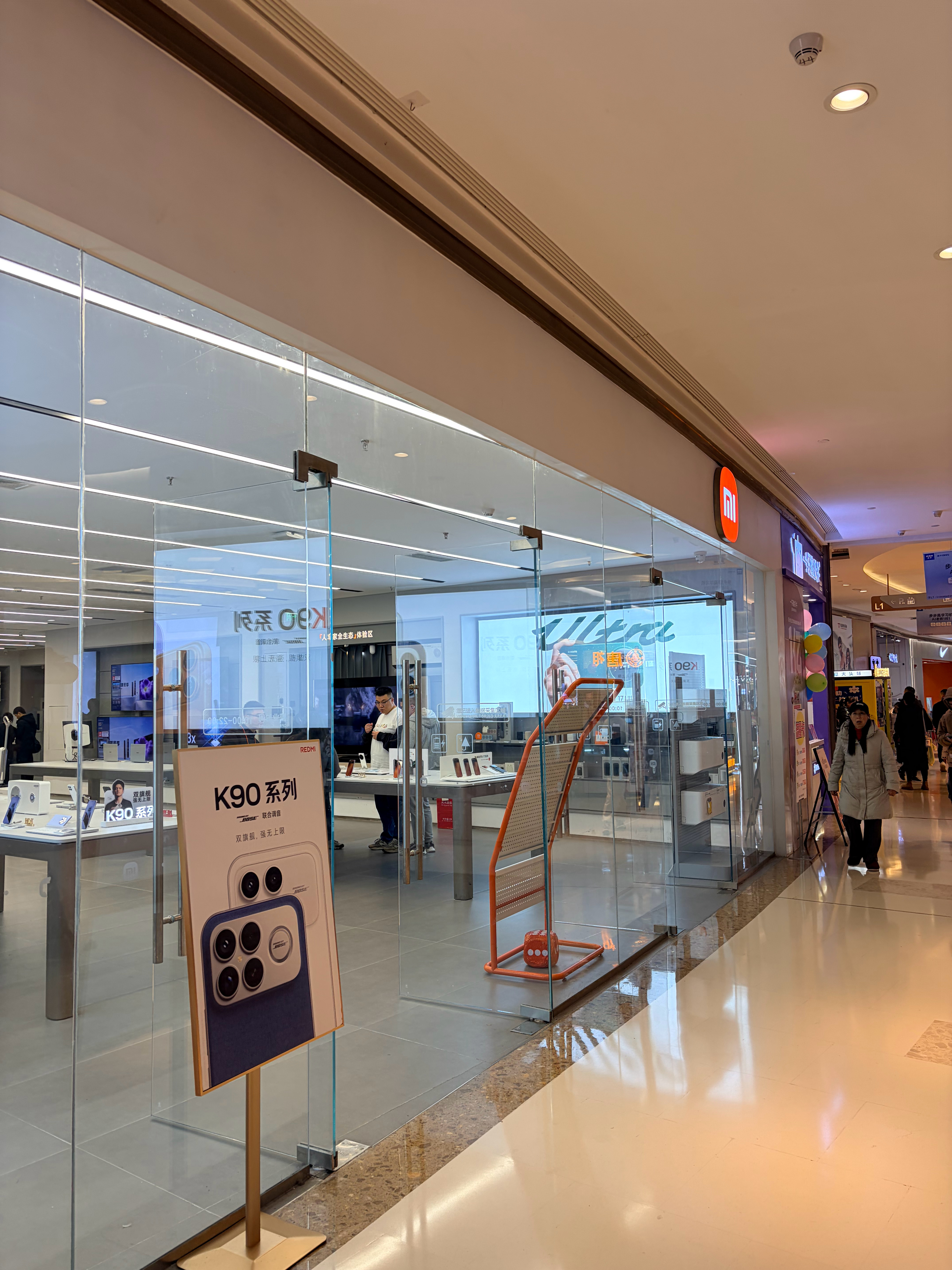 小米直营店居然没有 17Ultra 体验机，说后天才有，这特么就尴尬了。能让我盲