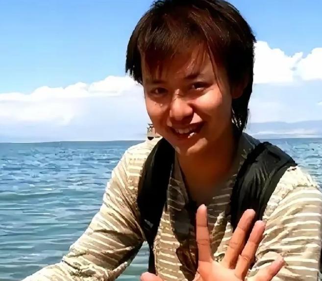 王垠，1979年出生于四川，清华计算机系硕博连读在读博士生。因不满学术，加上与导