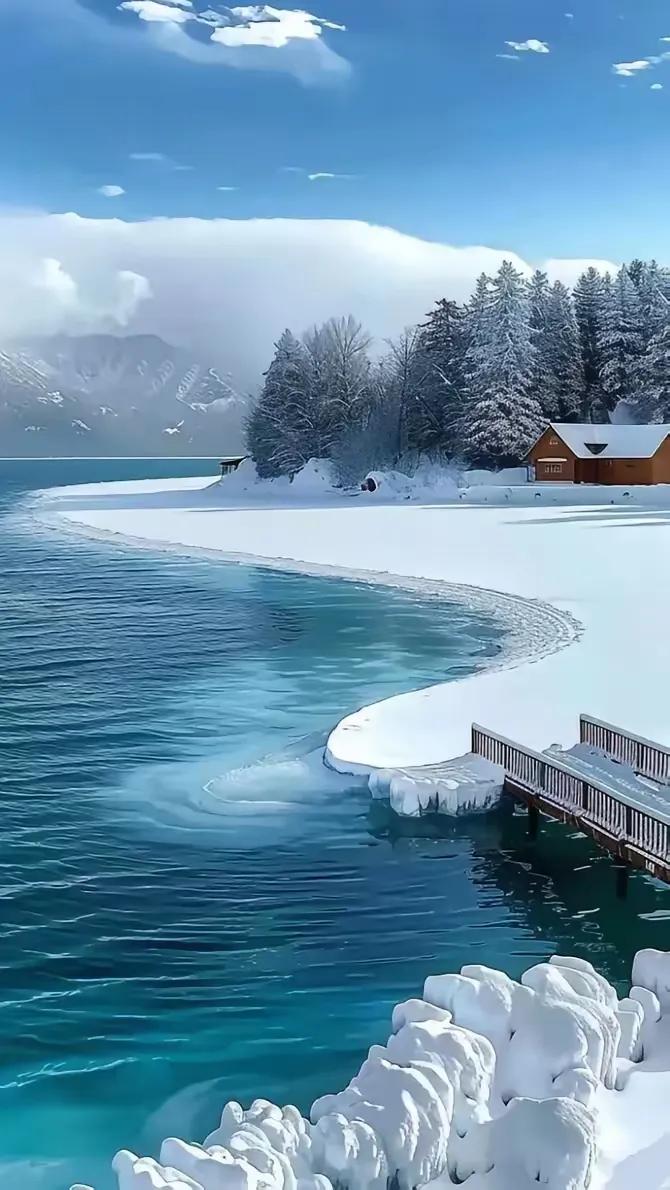 上联：？？？
下联：寒冬腊月白雪皑。