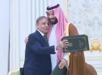 巴基斯坦往沙特派兵，美国没吭声，伊朗还挺高兴。
这事儿听着像段子。
但仔细一想，