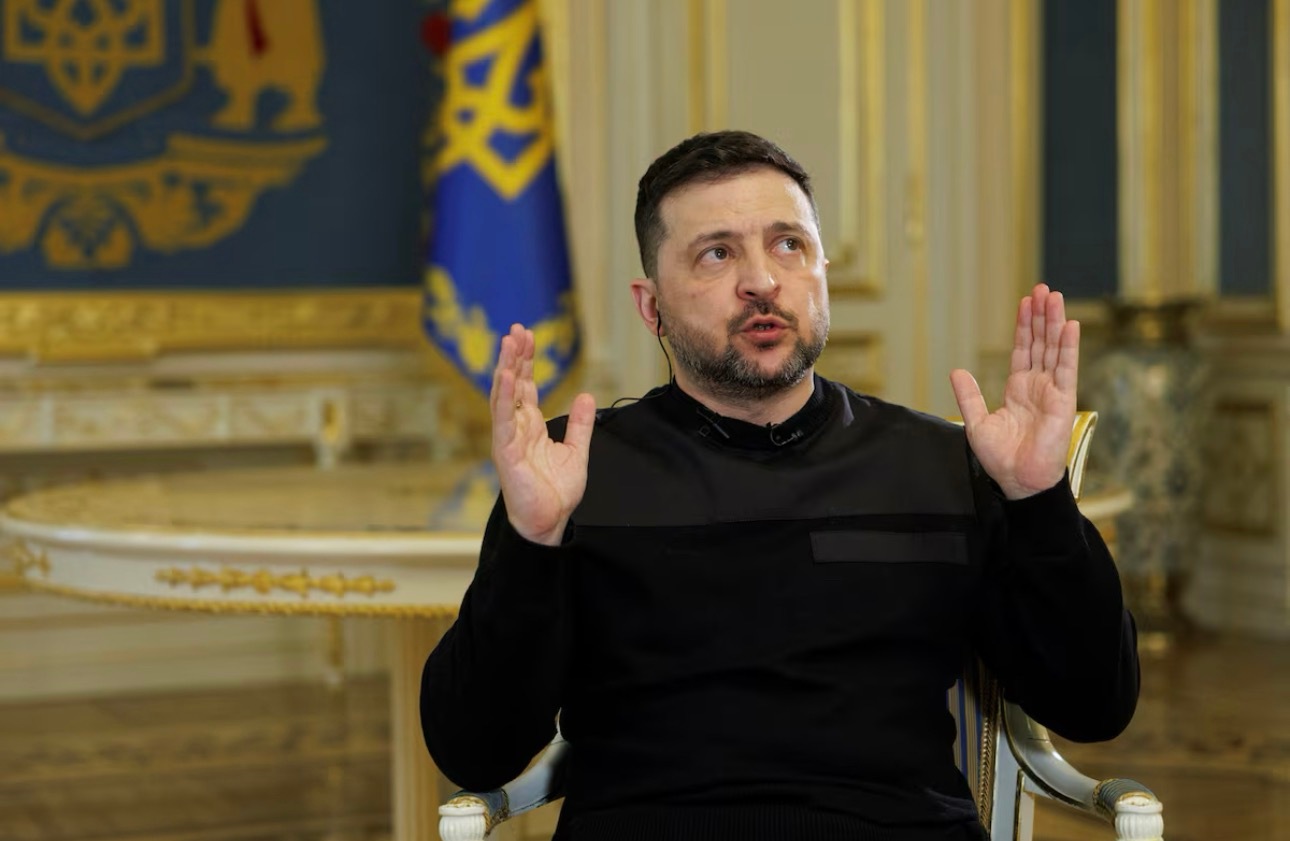 乌克兰总统泽连斯基在接受路透社采访时表示，美国提出的安全保障方案，附带条件是乌克