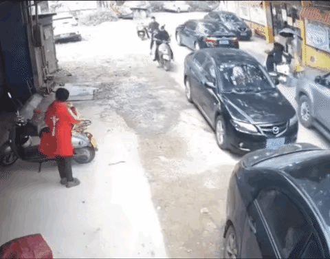 闯了这么大的祸，他下车后为什么这么淡定从容？