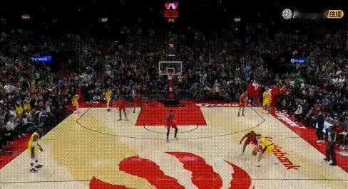 梦断1297——詹姆斯8分但送压哨绝杀助攻！
最后一攻詹姆斯中路被放空，猛龙2人