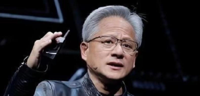 黄仁勋在米尔肯峰会上说“不”，其实是在讲一件很现实的事。他没骂谁，也没说中国行不