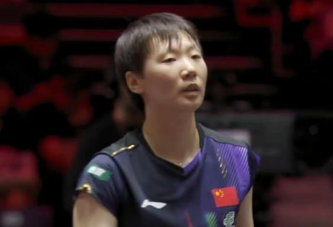 新加坡大满贯男女单打四强全部产生，国乒女单表现出色，占据三席；国乒男单只剩独苗王