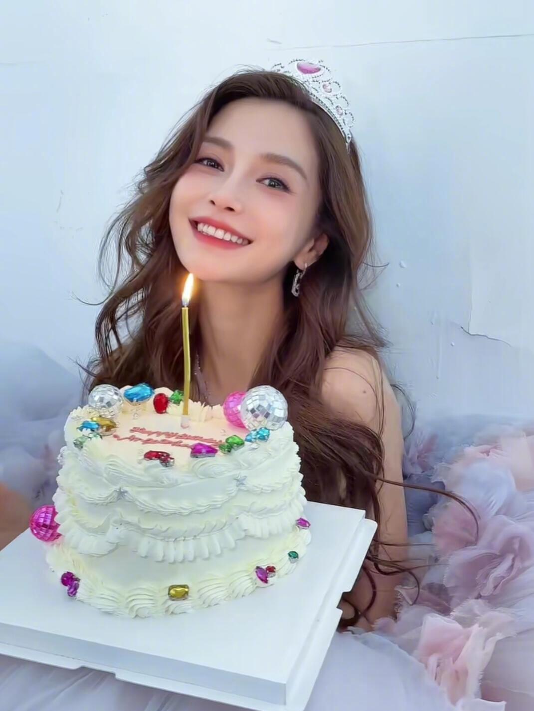 #咪咕星鲜事##Angelababy公主拍立得# Baby的状态也太好了，甜美又