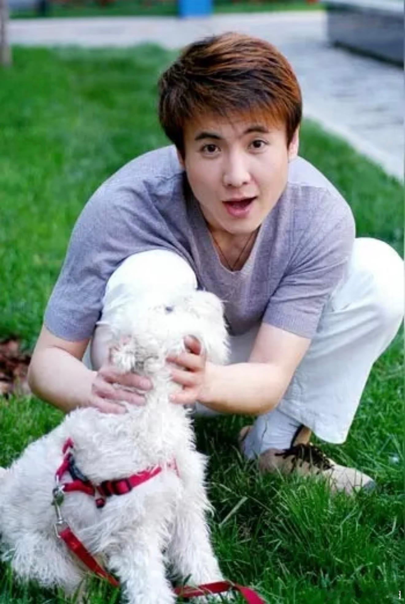 沈腾的人生信条：在颜值这一块，但凡犹豫一秒都对不起校草之名没看过他当年的帅照？等