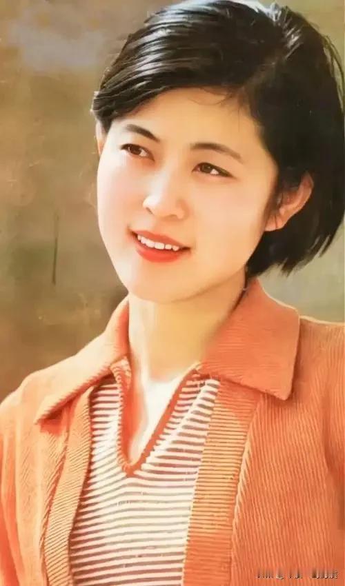 1991年冬天，天黑的早，27岁的倪萍拎着行李箱，带着全部家当还有她的才华和美貌