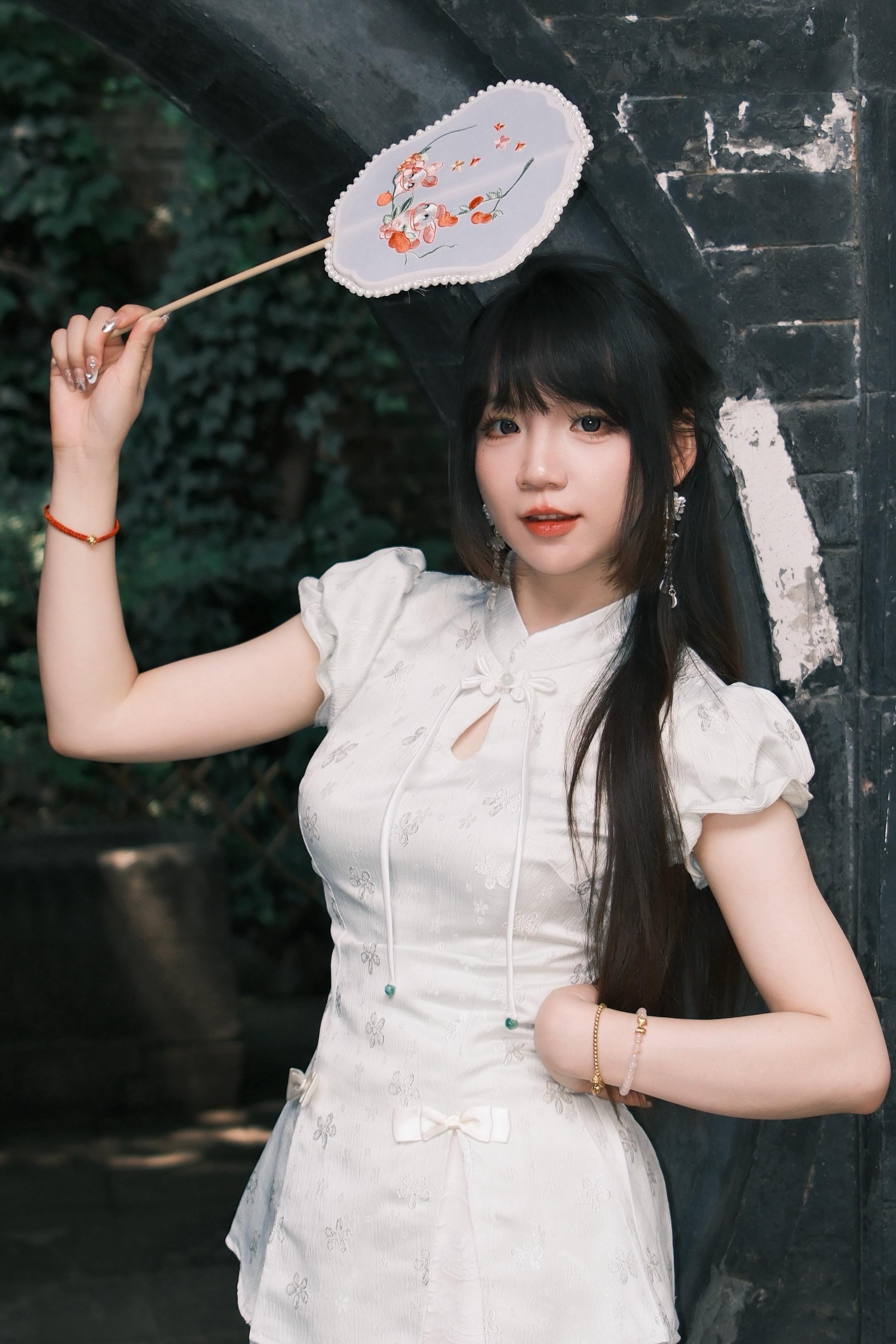 装美女好累  还好我是真的爱装。