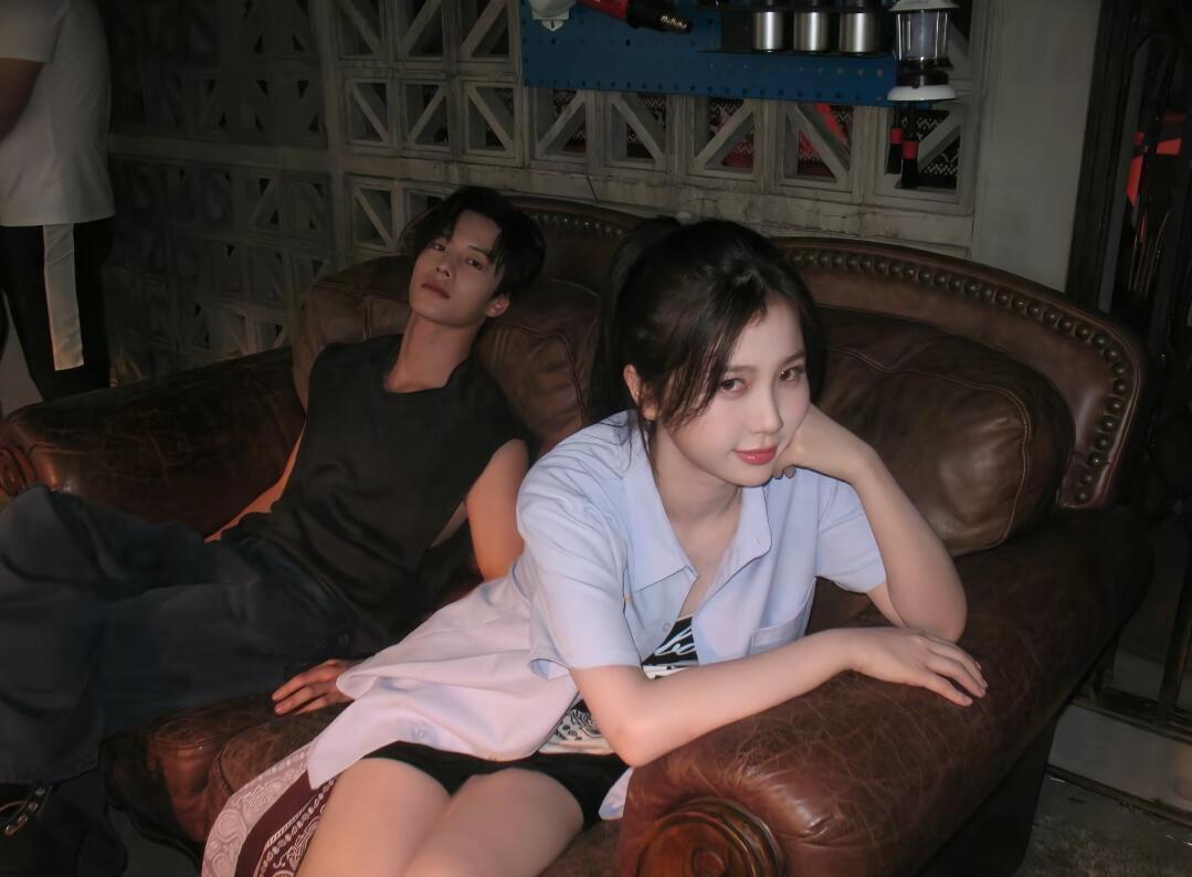 建议查查暮暮朝朝的航班记录这暗戳戳的糖也太好嗑了，靳朝你真的超爱 你们快和好吧?