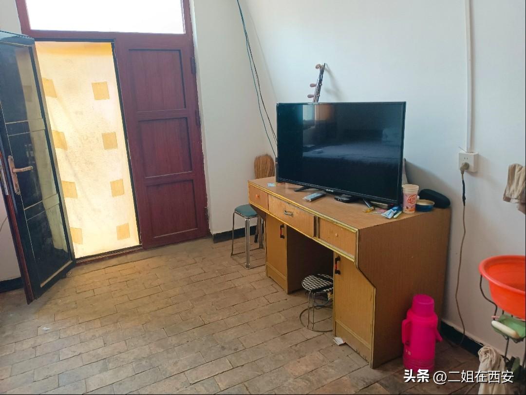 我认为不怀念。因为性格内向，不合群，闲时间又多，要是没手机，日子该多无聊？