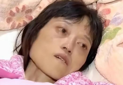 2016 年，湖南茶陵 42 岁的刘福兰，人生彻底坠入黑暗，这位单亲妈妈躺在肝癌