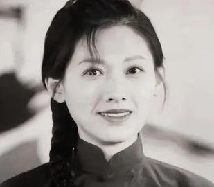 1973年，知青李广林让村姑张秀芹有了孕，他逃回北京告诉了父母，李父踢他两脚：你