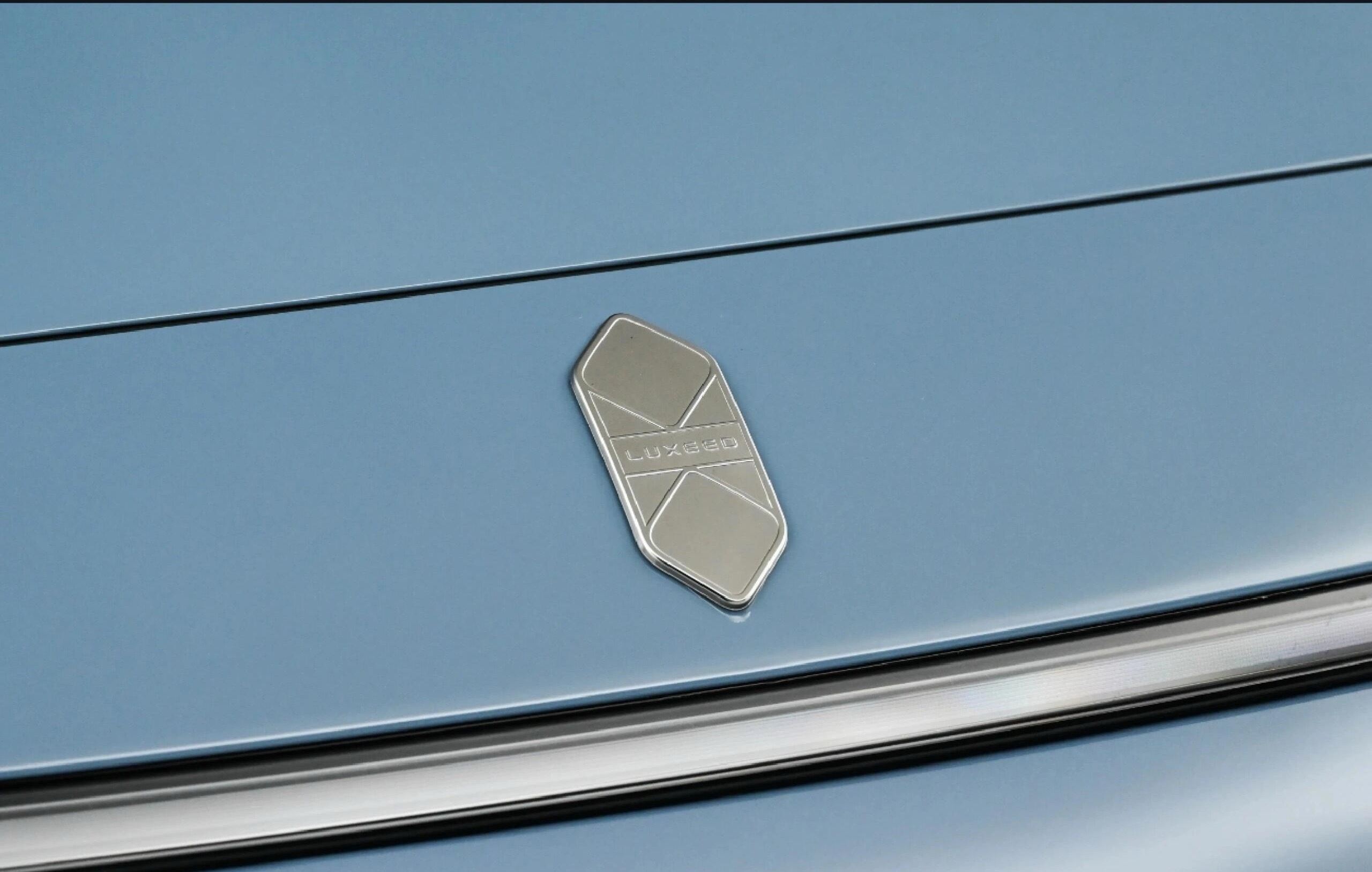 智界V9车标焕新？？？看到的时候怀疑自己记忆出问题，专门去查了一下，果然换新车标