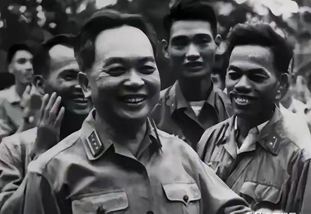1979年，刚打下柬埔寨的越南大将文进勇，当着所有人的面放出狂话：“我要和中国碰