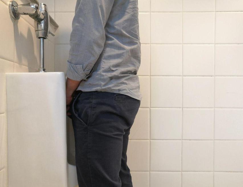 男人“小便”，若能每天接近这个“数”，“尿毒症”或许离你很远

