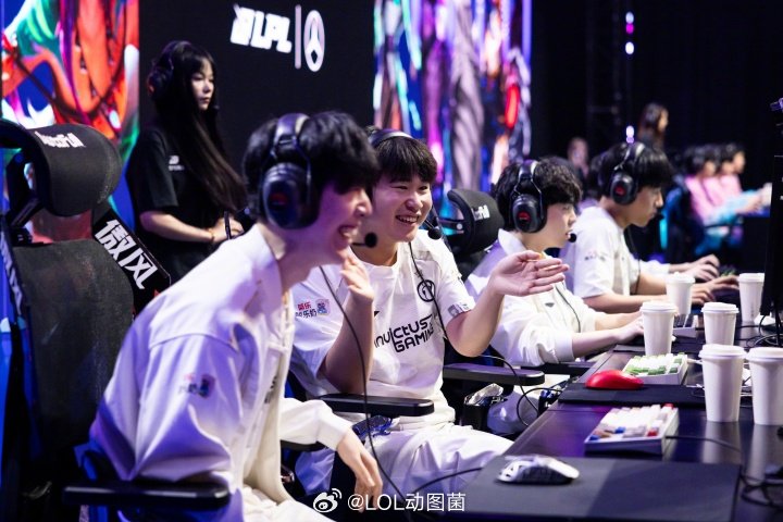 Wei三顾茅庐！iG击败EDG挺进下一轮 下一轮将再次交手老对手BLG在今日的L