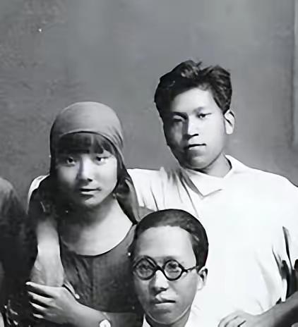 上世纪二十年代，国共第一次合作，很多有志青年奔赴苏联学习，蒋经国就是其中之一。1