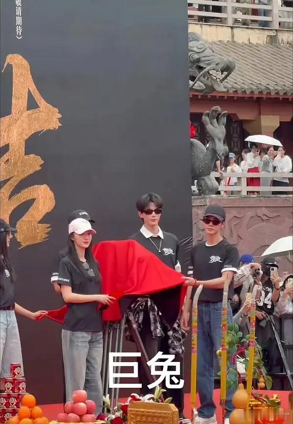 邓凯不要命了，怎么敢看起来更像男主的 