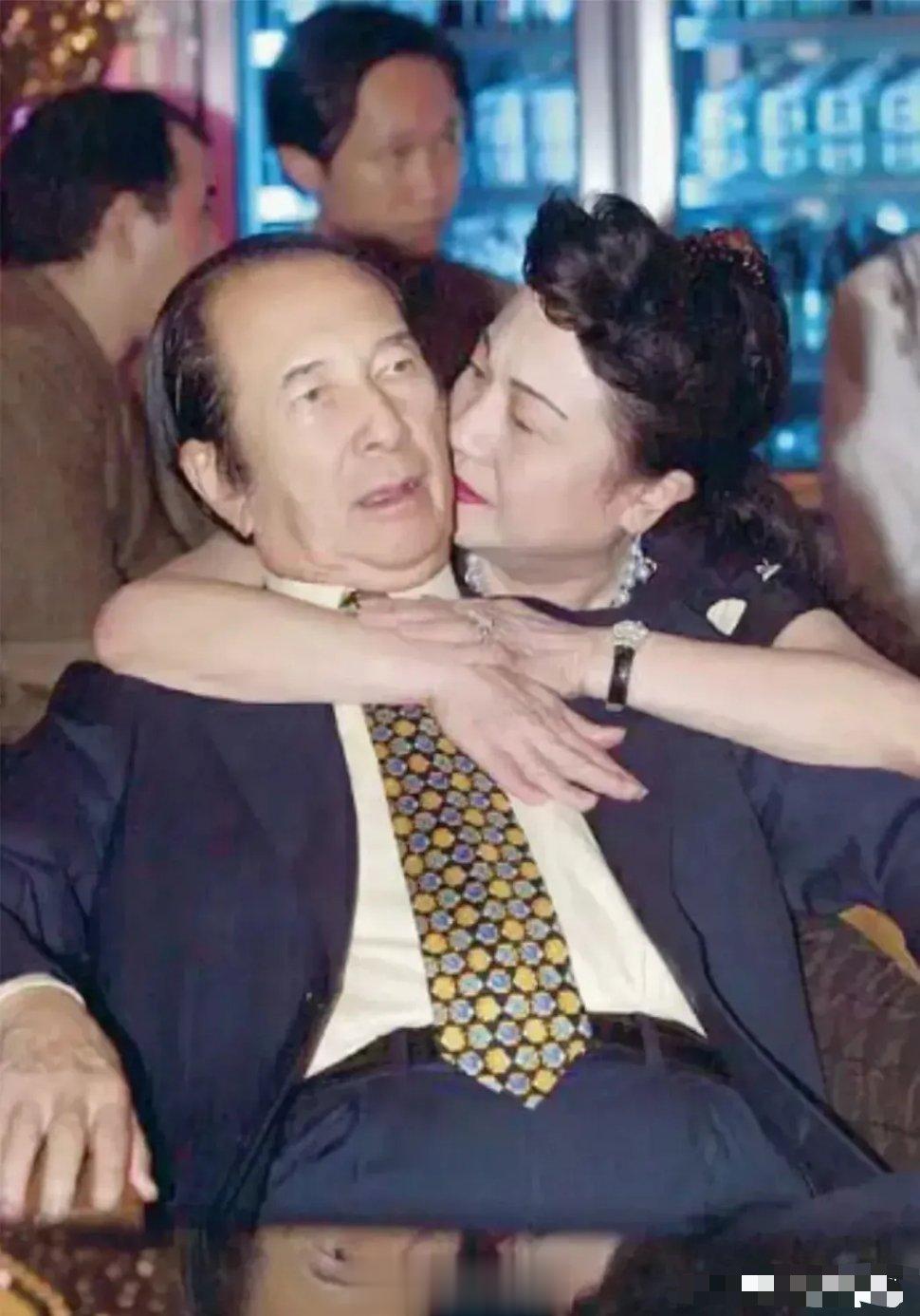 赌王是台湾数一数二的富人，但是他最在意的居然是女人！赌王何鸿燊这一生充满了传奇色