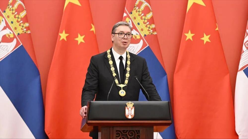重磅！武契奇获颁中国友谊勋章，这才是真正的铁杆朋友，塞尔维亚总统武契奇被授予中国