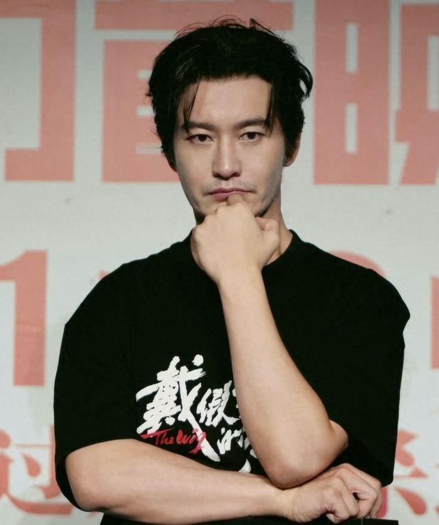 黄晓明和叶珂的事件闹得沸沸扬扬，叶珂道歉退网，前夫也跳出来反击，黄晓明也公开道歉