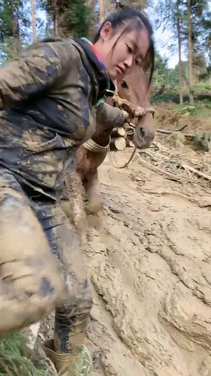 鼓掌。