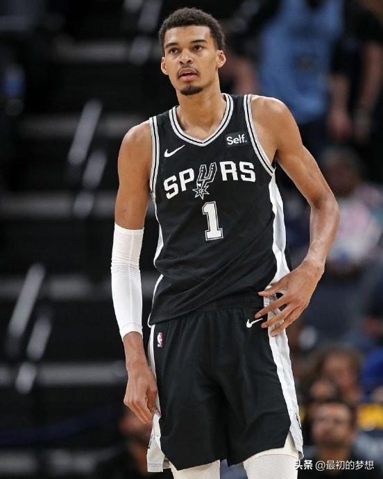 本赛季NBA球星实力梯度划分！大家认同吗？
 
S档（联盟金字塔·MVP级·争冠