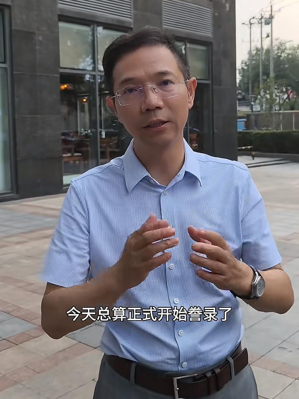 李圣律师今天去三中院誊录，状态不太好。发布的视频里说有话难言。

李律师说：“我