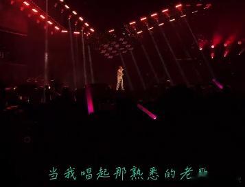 苏醒这个大合唱是我要的氛围感昨晚苏醒的演唱会，四首大合唱把我唱哭了，那种全场共鸣