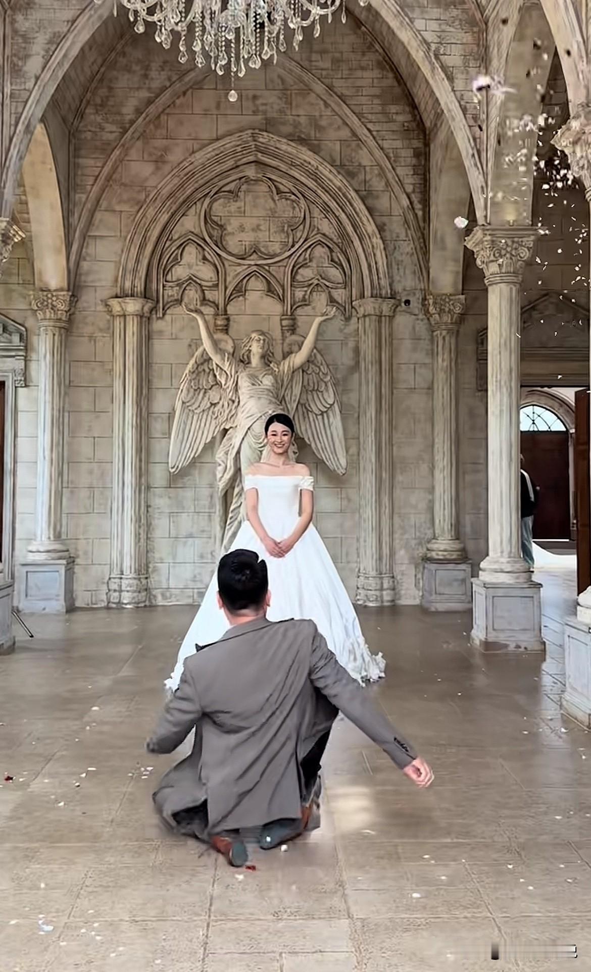 恭喜，大衣哥前儿媳终于拍婚纱照了
这一刻来的太不容易，不过对于彼此来说都是好事情