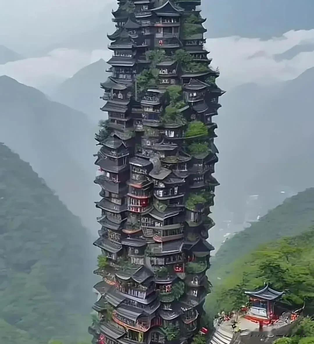 你见过这样的金字塔吗？整个建筑结构是用房屋模式一层层叠加上去的，登上最高峰可以将