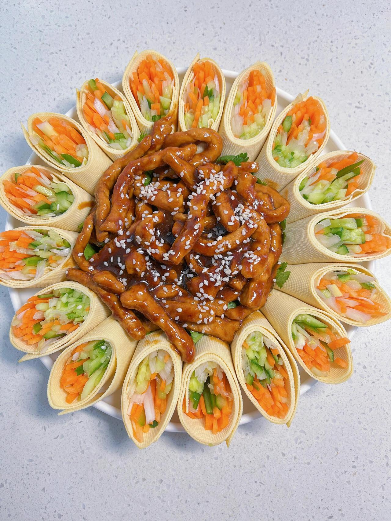 大家好，我是你们的美食博主小厨！今天我要为大家介绍一道超级经典、又简单易学的北京