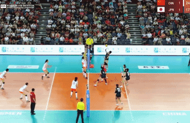 李晨瑄重炮轰炸钉地板，中国U21女排2-1领先日本
北京时间7月9日，U21女排