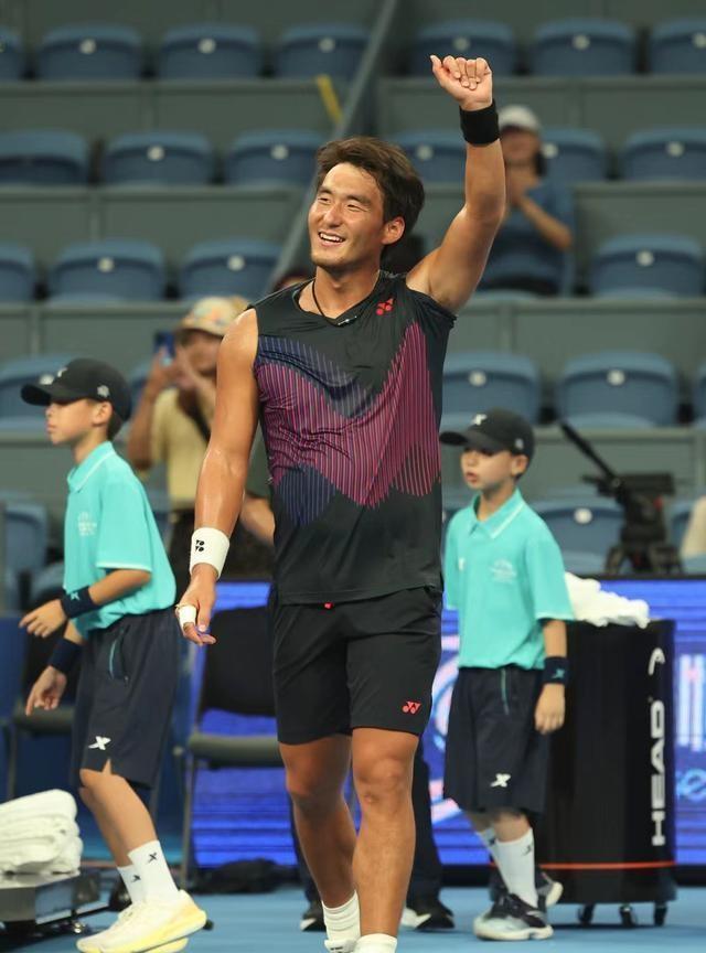 2-1大逆转！中网：布云朝克特爆冷战胜商竣程，笑傲中国德比
在ATP500中网公
