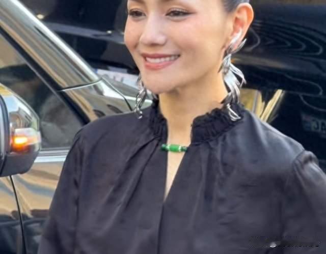 巴黎时装周：她们美得各有风情